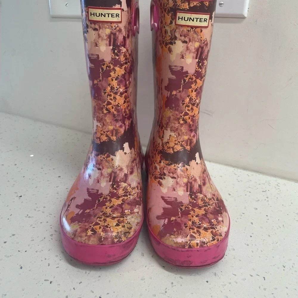 Hunter x Target floral pink rubber rain boots 4Y/ women’s 5.5